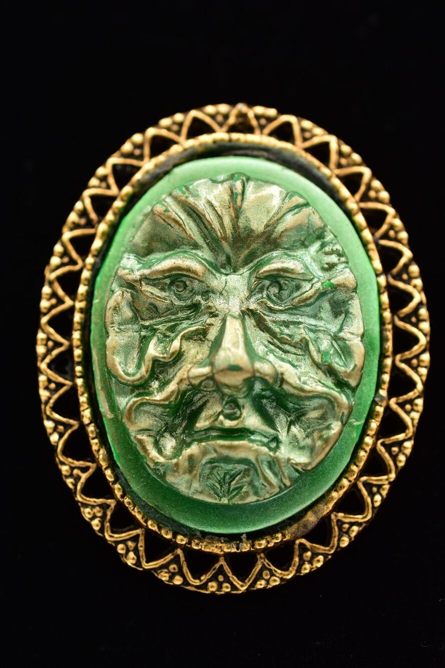Vintage Abstract Face Pin Brooch Ancient Green Molded Resin Antiqued Gold BinAL